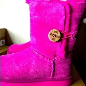 Women’s UGG hot pink boots. NWT